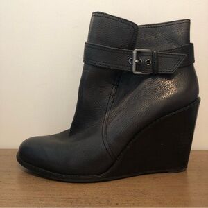 Arturo chiang black wedge heels. Inner zip.  Outer buckle.  Stylish!